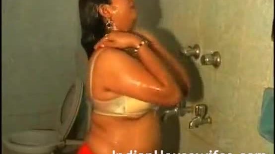 South indian mature bhabhi exposed by lover leaked mms